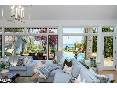 160 Princeton Shores Boulevard, Collingwood, ON - Indoor Photo Showing Living Room