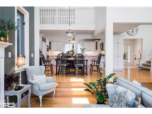 160 Princeton Shores Boulevard, Collingwood, ON - Indoor Photo Showing Living Room