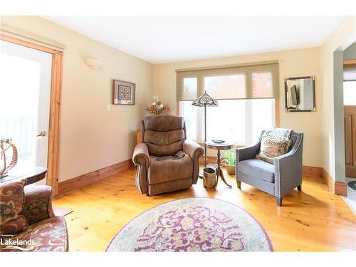 80 Mary Street, Creemore, ON - Indoor Photo Showing Living Room