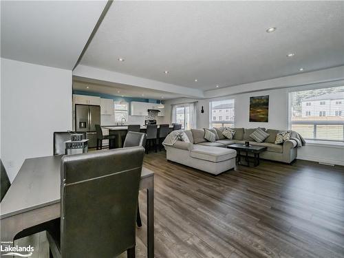 22 Quinn Forest Drive, Bracebridge, ON - Indoor Photo Showing Living Room