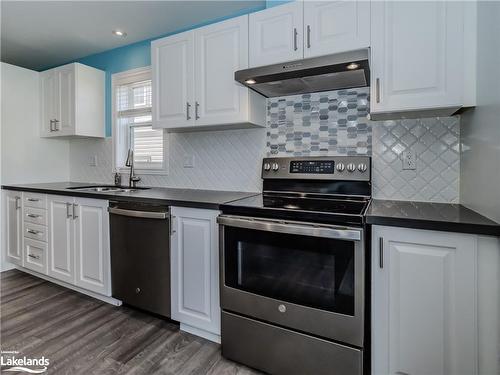 22 Quinn Forest Drive, Bracebridge, ON - Indoor Photo Showing Kitchen With Upgraded Kitchen