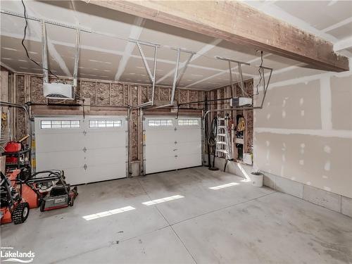 22 Quinn Forest Drive, Bracebridge, ON - Indoor Photo Showing Garage