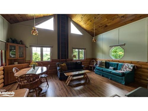 1060 Baker Side Road, Bracebridge, ON - Indoor Photo Showing Living Room