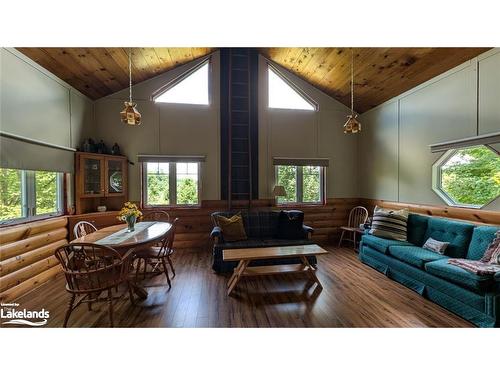 1060 Baker Side Road, Bracebridge, ON - Indoor Photo Showing Living Room