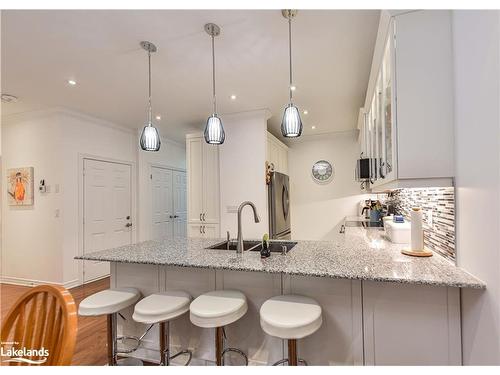 3305 Summerhill Way, Severn, ON - Indoor Photo Showing Kitchen With Upgraded Kitchen