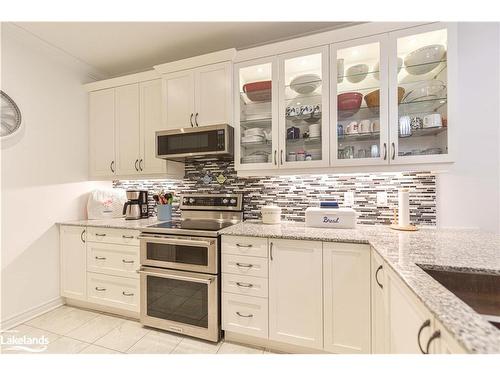 3305 Summerhill Way, Severn, ON - Indoor Photo Showing Kitchen With Upgraded Kitchen