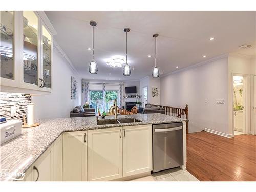 3305 Summerhill Way, Severn, ON - Indoor Photo Showing Kitchen With Double Sink With Upgraded Kitchen