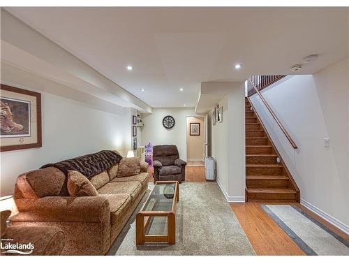 3305 Summerhill Way, Severn, ON - Indoor Photo Showing Living Room