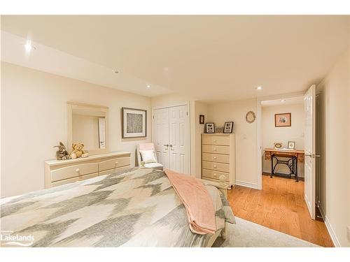 3305 Summerhill Way, Severn, ON - Indoor Photo Showing Bedroom