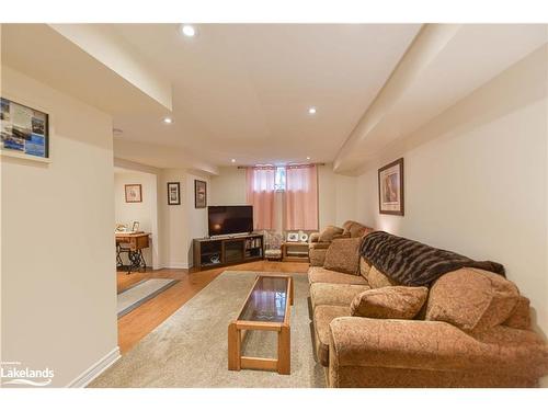 3305 Summerhill Way, Severn, ON - Indoor Photo Showing Living Room