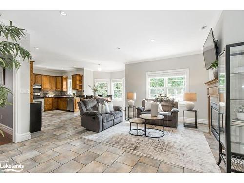 75 Edward Street E, Creemore, ON - Indoor Photo Showing Living Room