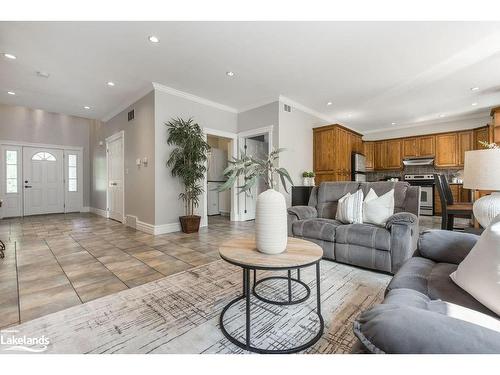 75 Edward Street E, Creemore, ON - Indoor Photo Showing Living Room