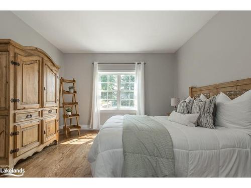 75 Edward Street E, Creemore, ON - Indoor Photo Showing Bedroom