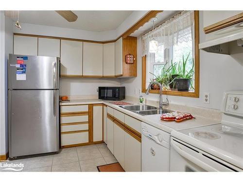 80 Hubbel Crescent, Huntsville, ON - Indoor Photo Showing Kitchen With Double Sink