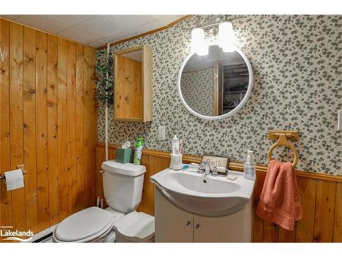 80 Hubbel Crescent, Huntsville, ON - Indoor Photo Showing Bathroom