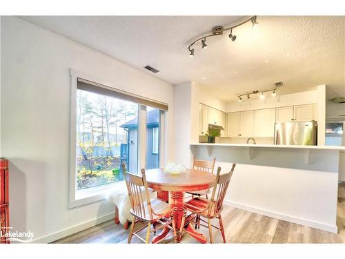 331 Mariners Way, Collingwood, ON - Indoor Photo Showing Living Room