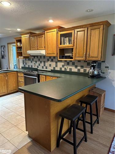 7253 36/37 Nottawasaga Sideroad Sideroad, Clearview, ON - Indoor Photo Showing Kitchen With Double Sink