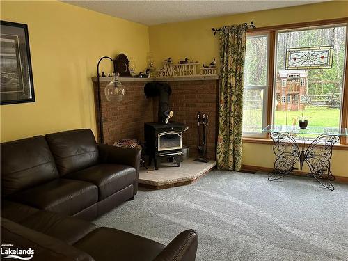 7253 36/37 Nottawasaga Sideroad Sideroad, Clearview, ON - Indoor Photo Showing Living Room