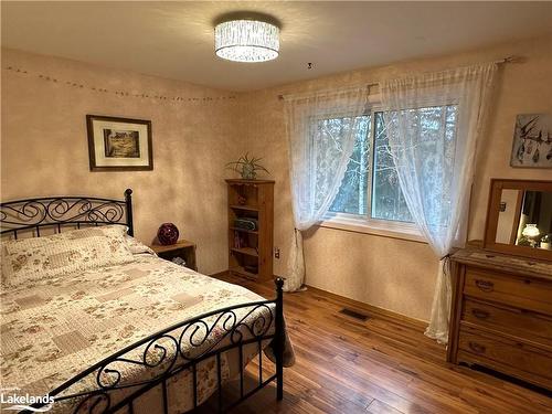 7253 36/37 Nottawasaga Sideroad Sideroad, Clearview, ON - Indoor Photo Showing Bedroom