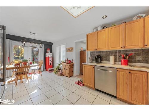 29 Boyd Crescent, Oro-Medonte, ON - Indoor Photo Showing Kitchen