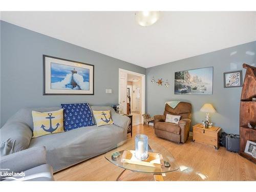 29 Boyd Crescent, Oro-Medonte, ON - Indoor Photo Showing Living Room