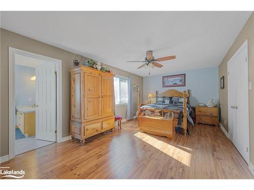 29 Boyd Crescent, Oro-Medonte, ON - Indoor Photo Showing Bedroom