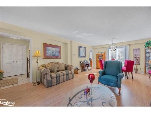 29 Boyd Crescent, Oro-Medonte, ON - Indoor Photo Showing Living Room