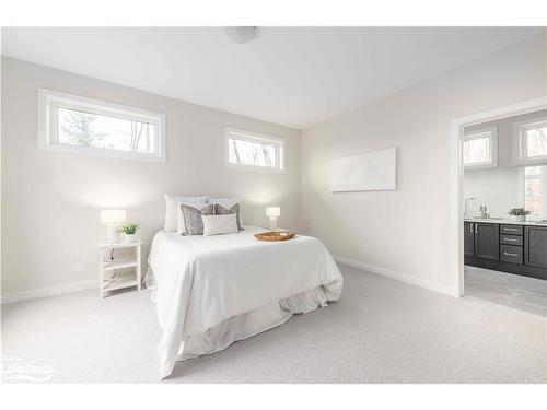 1009 Boyne Ridge Court, Lake Of Bays, ON - Indoor Photo Showing Bedroom