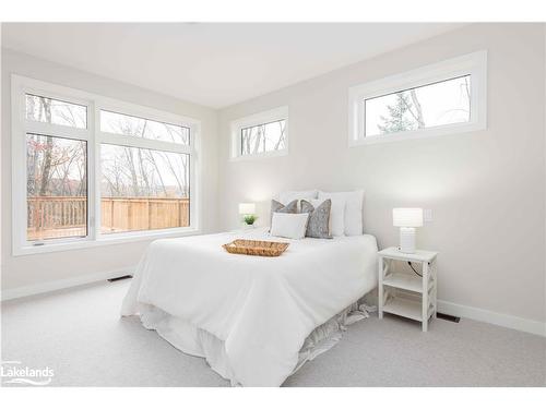 1009 Boyne Ridge Court, Lake Of Bays, ON - Indoor Photo Showing Bedroom