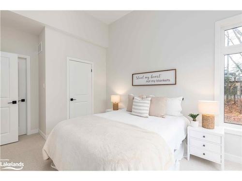 1009 Boyne Ridge Court, Lake Of Bays, ON - Indoor Photo Showing Bedroom