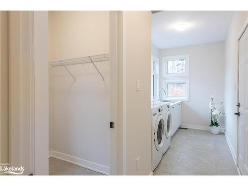 1009 Boyne Ridge Court, Lake Of Bays, ON - Indoor Photo Showing Laundry Room