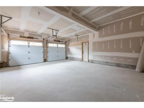 1009 Boyne Ridge Court, Lake Of Bays, ON - Indoor Photo Showing Garage