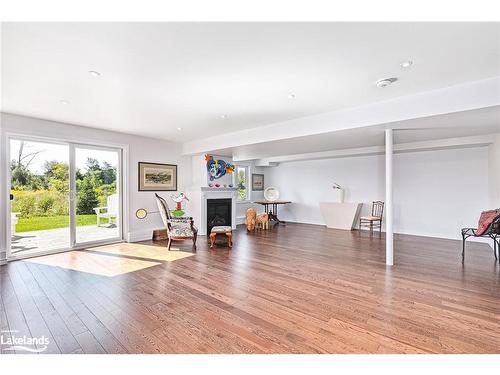 84 Kari Crescent, Collingwood, ON - Indoor Photo Showing Living Room