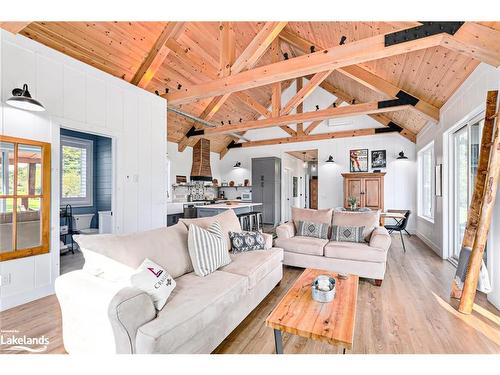 195 Centre Street, Meaford, ON - Indoor Photo Showing Living Room