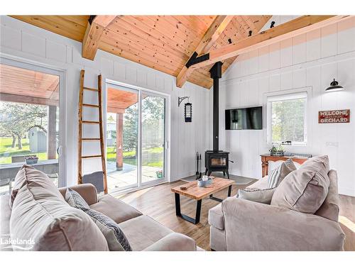 195 Centre Street, Meaford, ON - Indoor Photo Showing Living Room With Fireplace