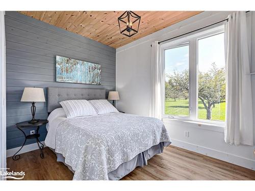 195 Centre Street, Meaford, ON - Indoor Photo Showing Bedroom