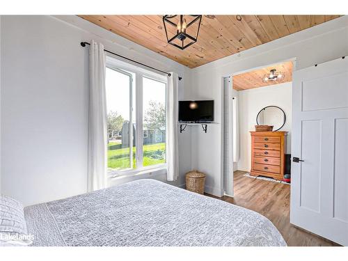 195 Centre Street, Meaford, ON - Indoor Photo Showing Bedroom