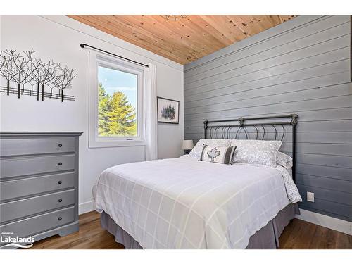 195 Centre Street, Meaford, ON - Indoor Photo Showing Bedroom