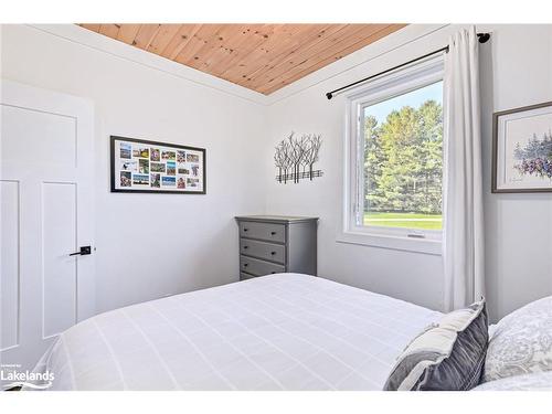 195 Centre Street, Meaford, ON - Indoor Photo Showing Bedroom