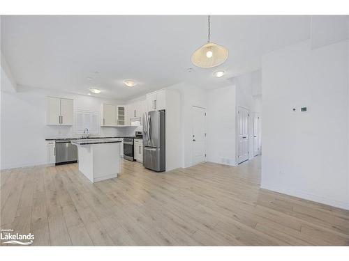 96 Mclean Avenue, Collingwood, ON - Indoor Photo Showing Kitchen