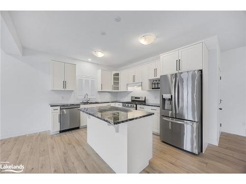 96 Mclean Avenue, Collingwood, ON - Indoor Photo Showing Kitchen With Upgraded Kitchen