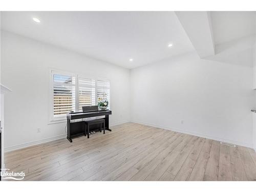 96 Mclean Avenue, Collingwood, ON - Indoor Photo Showing Other Room