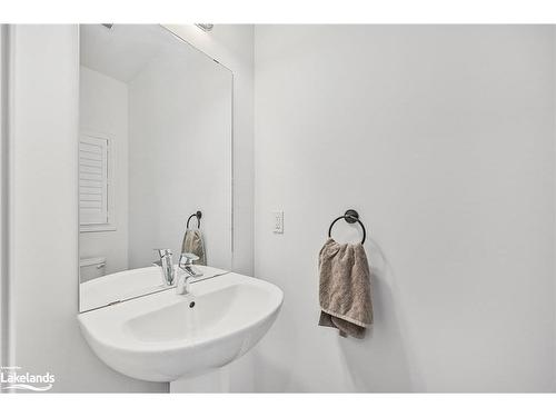 96 Mclean Avenue, Collingwood, ON - Indoor Photo Showing Bathroom