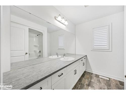 96 Mclean Avenue, Collingwood, ON - Indoor Photo Showing Bathroom