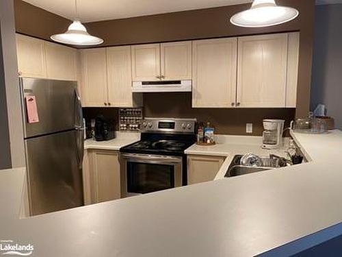 349 Mariners Way, Collingwood, ON - Indoor Photo Showing Kitchen With Double Sink