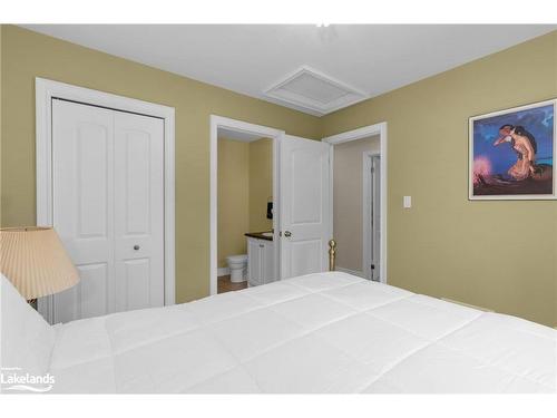 96 46Th Street N, Wasaga Beach, ON - Indoor Photo Showing Bedroom