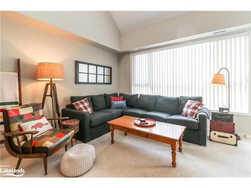 938 Cedar Pointe Court, Collingwood, ON - Indoor Photo Showing Living Room