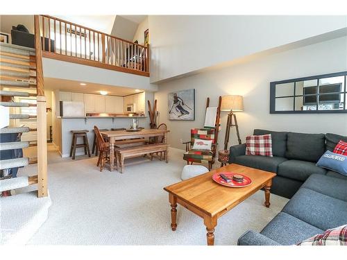 938 Cedar Pointe Court, Collingwood, ON - Indoor Photo Showing Living Room