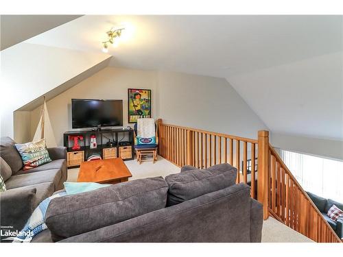 938 Cedar Pointe Court, Collingwood, ON - Indoor Photo Showing Living Room