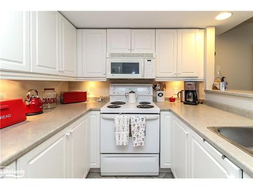 938 Cedar Pointe Court, Collingwood, ON - Indoor Photo Showing Kitchen